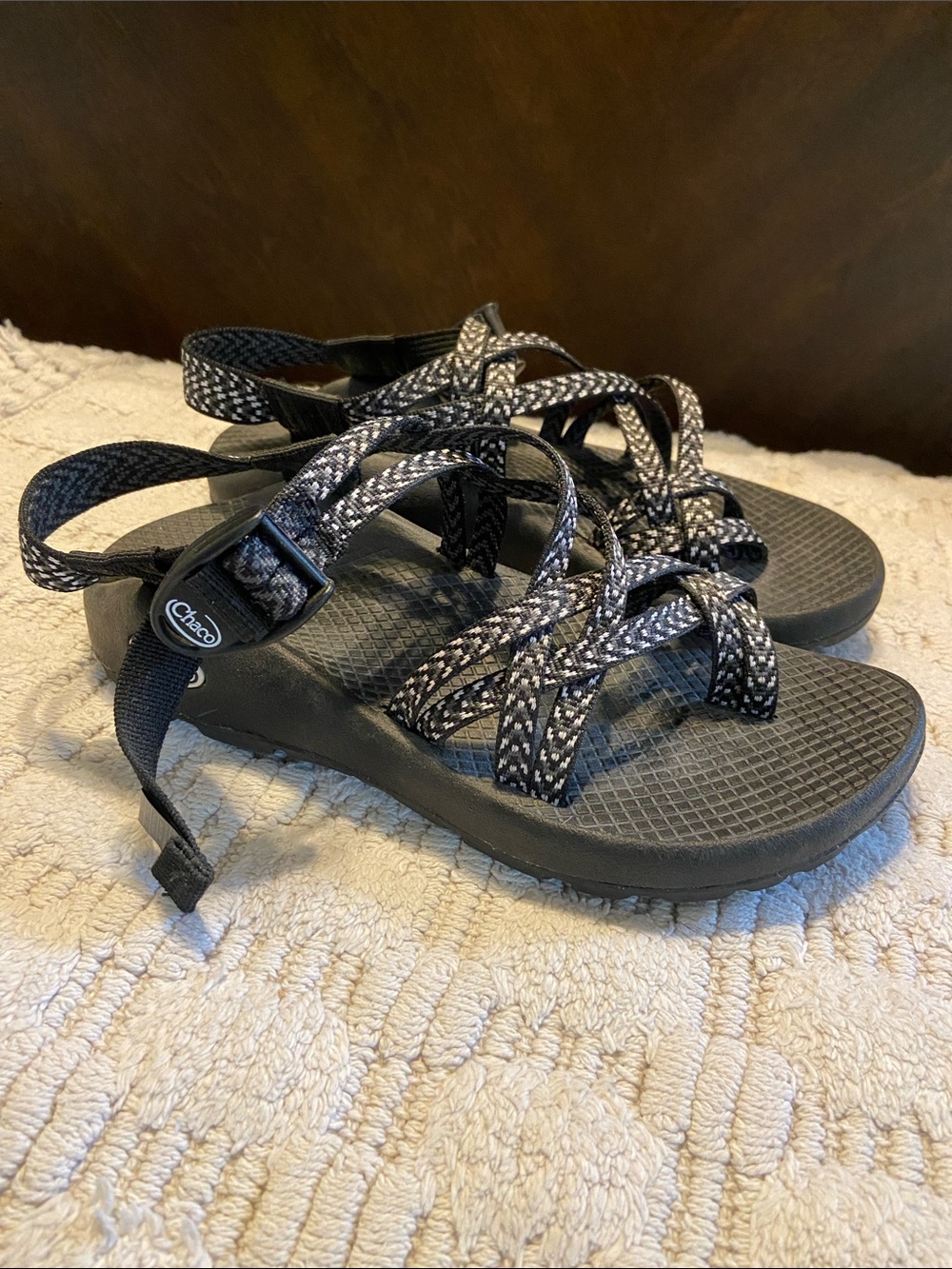 Chaco Woman’s Black and Gray Patterned Strap Sandals New without tags